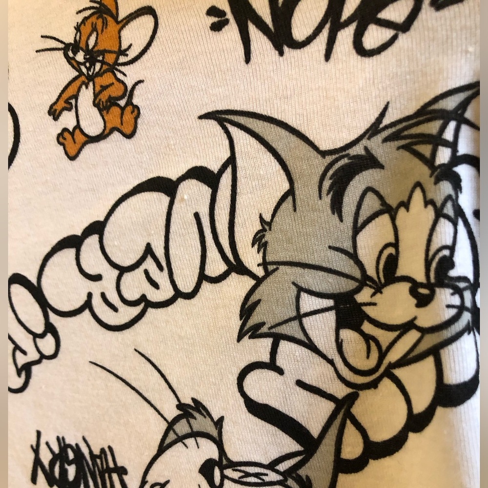 Tom & Jerry Baby Tee Cropped Crew Neck T-Shirt Size L Pullover All Over Print - Picture 2 of 15